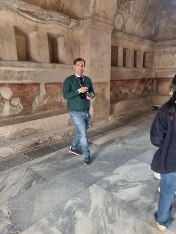 Pompeii Guide Contact information-12