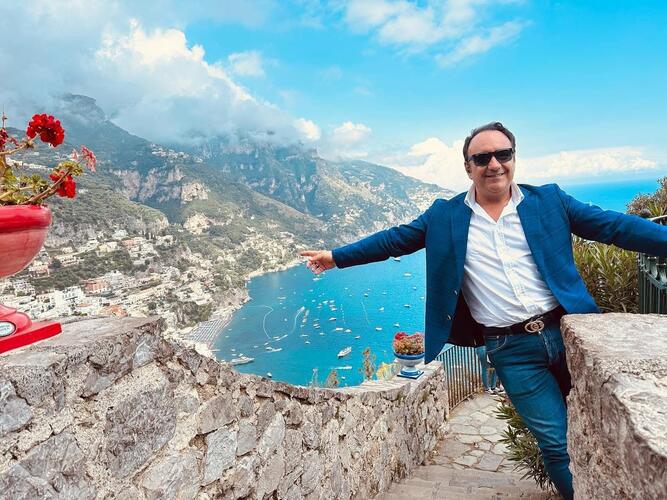 Rino the Best tour guy for your day trip to positano sorrento pompeii